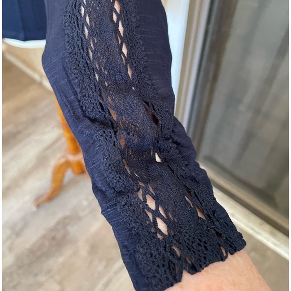 Cute Navy Top - Picture 7 of 8